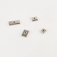Rechthoekige Neodymium Potmagneet met Verzonken Gat – Nikkel Coating