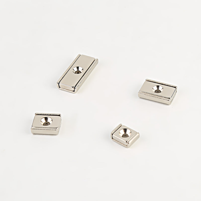 Rechthoekige Neodymium Potmagneet met Verzonken Gat – Nikkel Coating