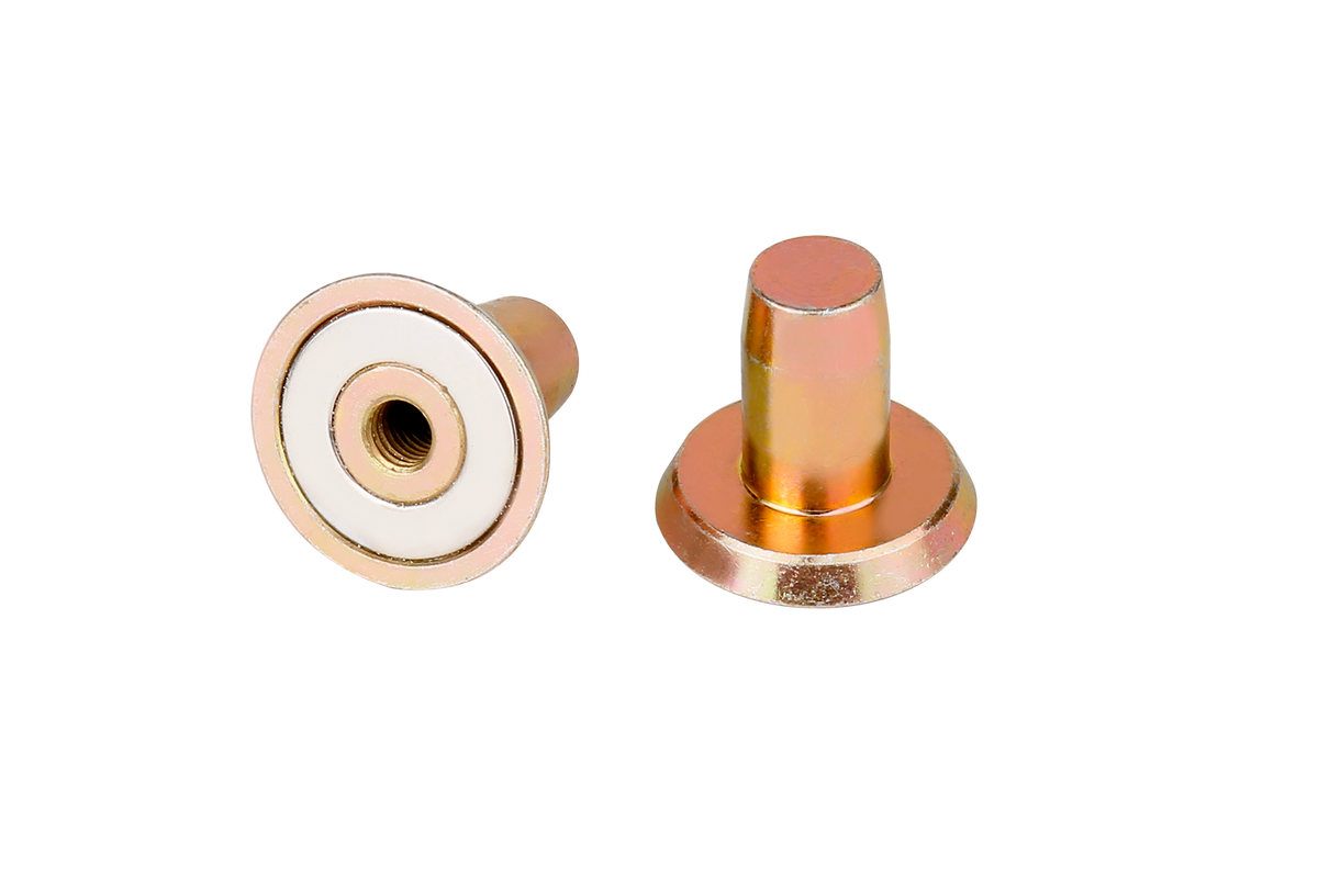 Magnet for attaching pipes